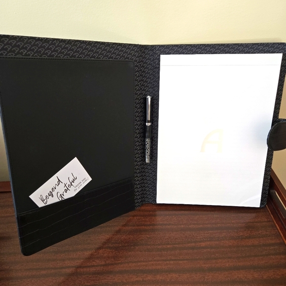 Luxury Executive Grey Croc Noir Note Pad & Alder Ballpoint Pen, 11.5" x 8.5" - Picture 5 of 16